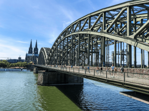 visiter cologne en un jour pont au dessus du Rhin, Hohenzollernbrücke
