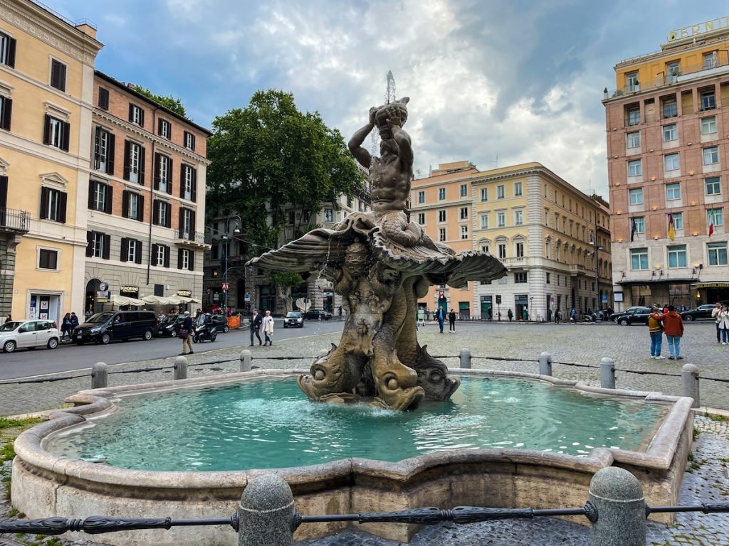 Piazza barberini et la fontana del tritone