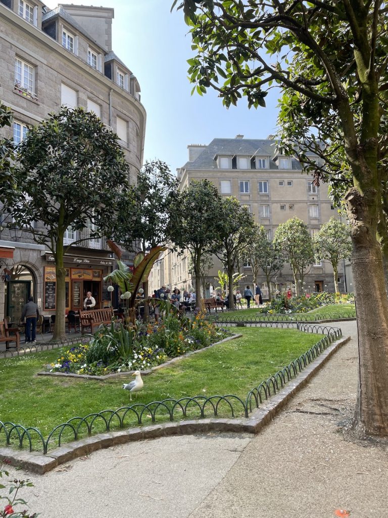 La place des Frères Lamennais saint malo